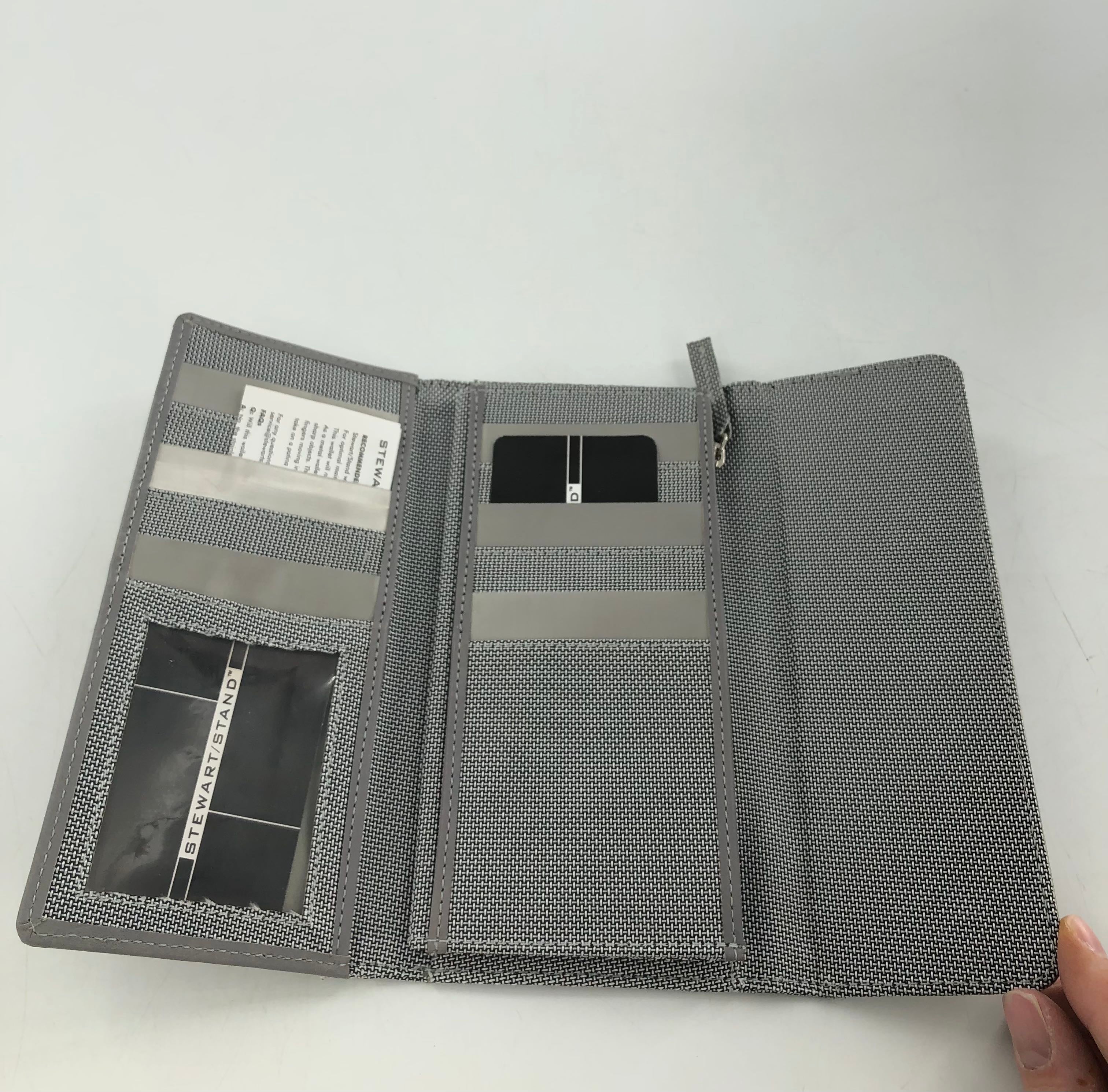 R95 continental wallet