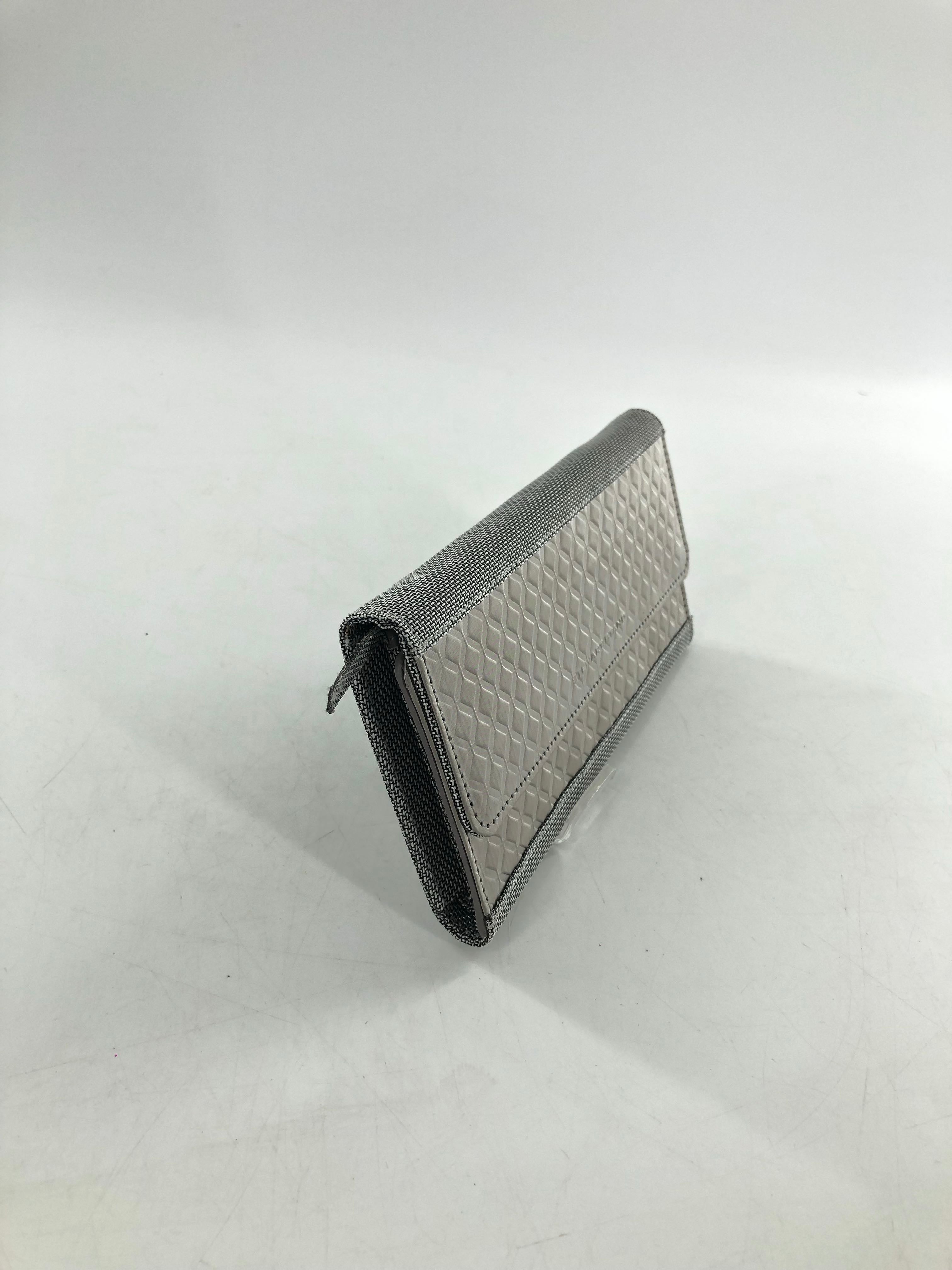R95 continental wallet