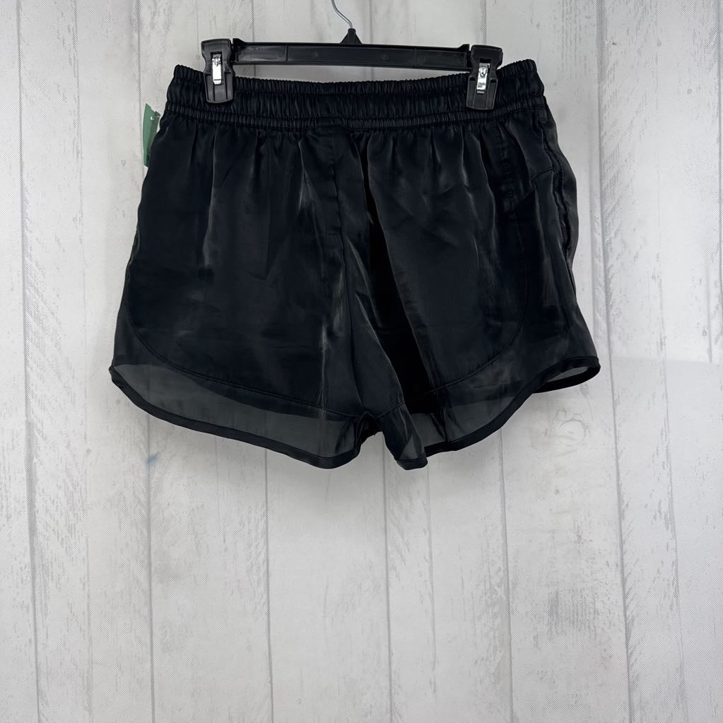 L pull-on shorts