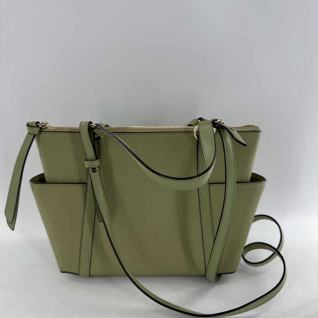 R198 top zip tote w/ open pockets