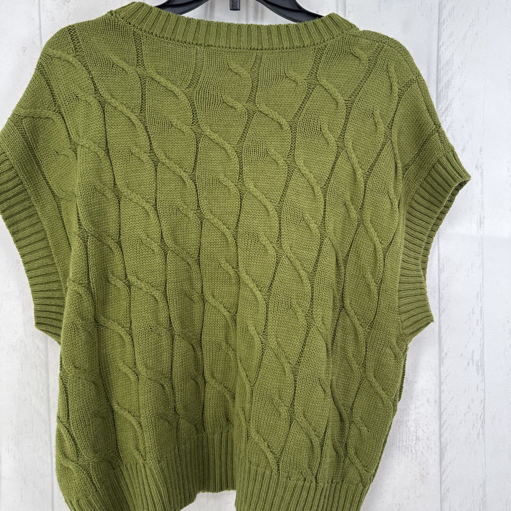 M cable-knit sweater vest