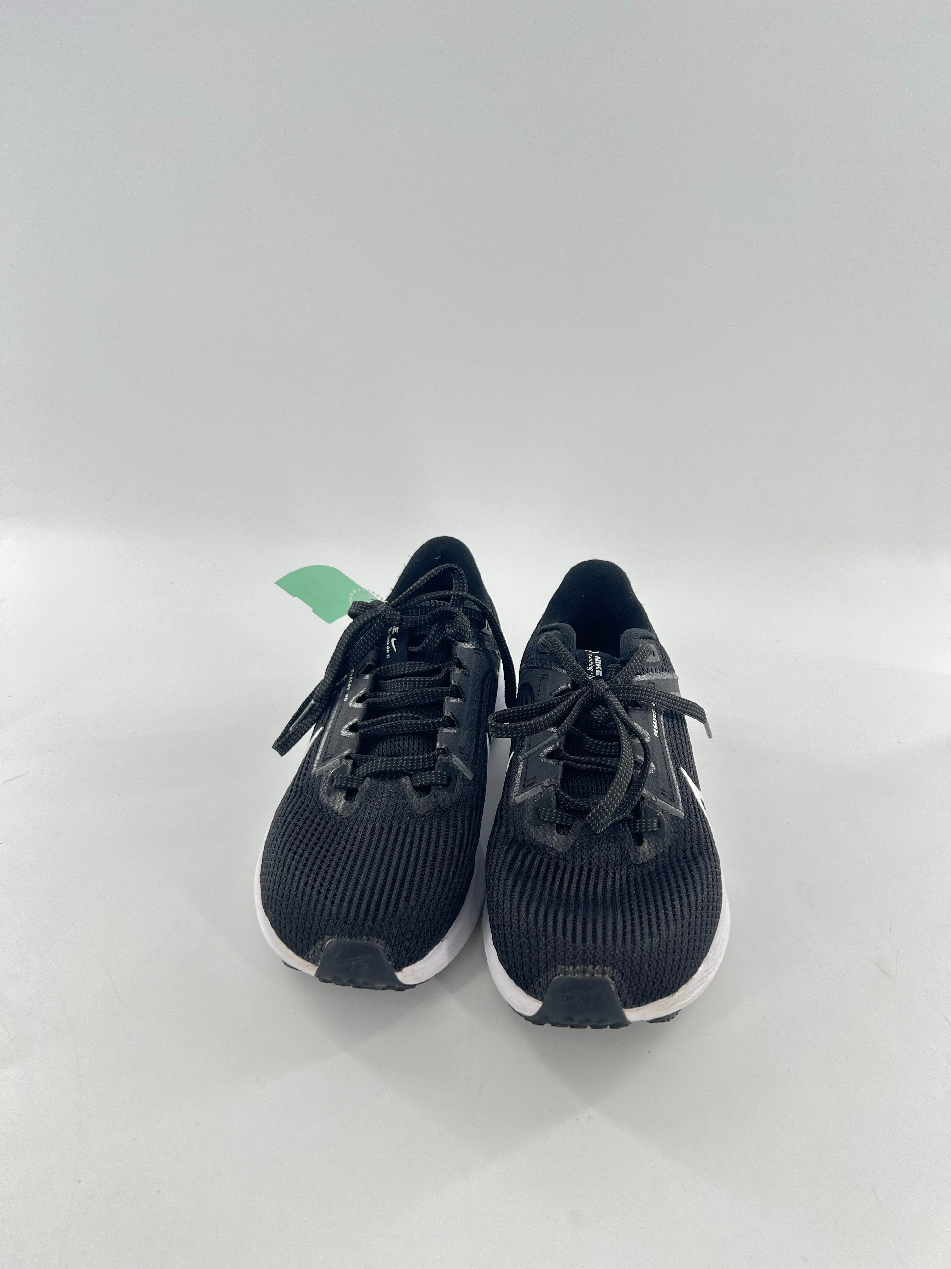 6 air zoom lace up sneakers