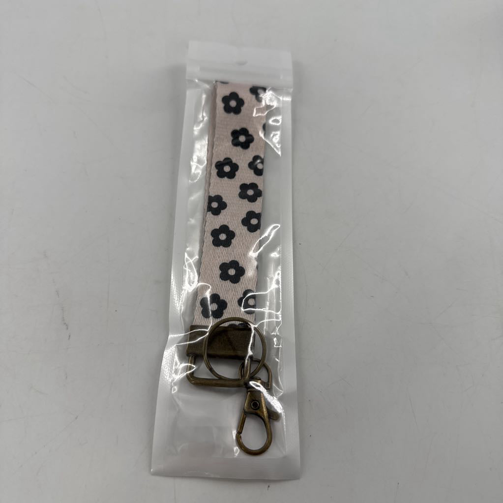 wristlet keychain lanyard-black daisies