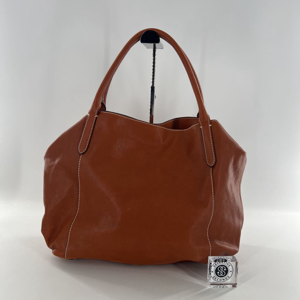 footed magnetic closure shoulder bag