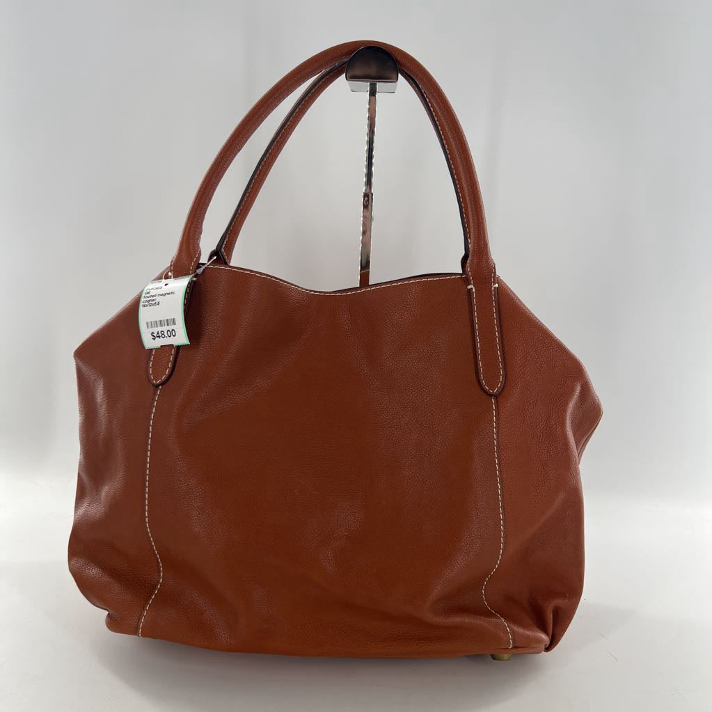 footed magnetic closure shoulder bag