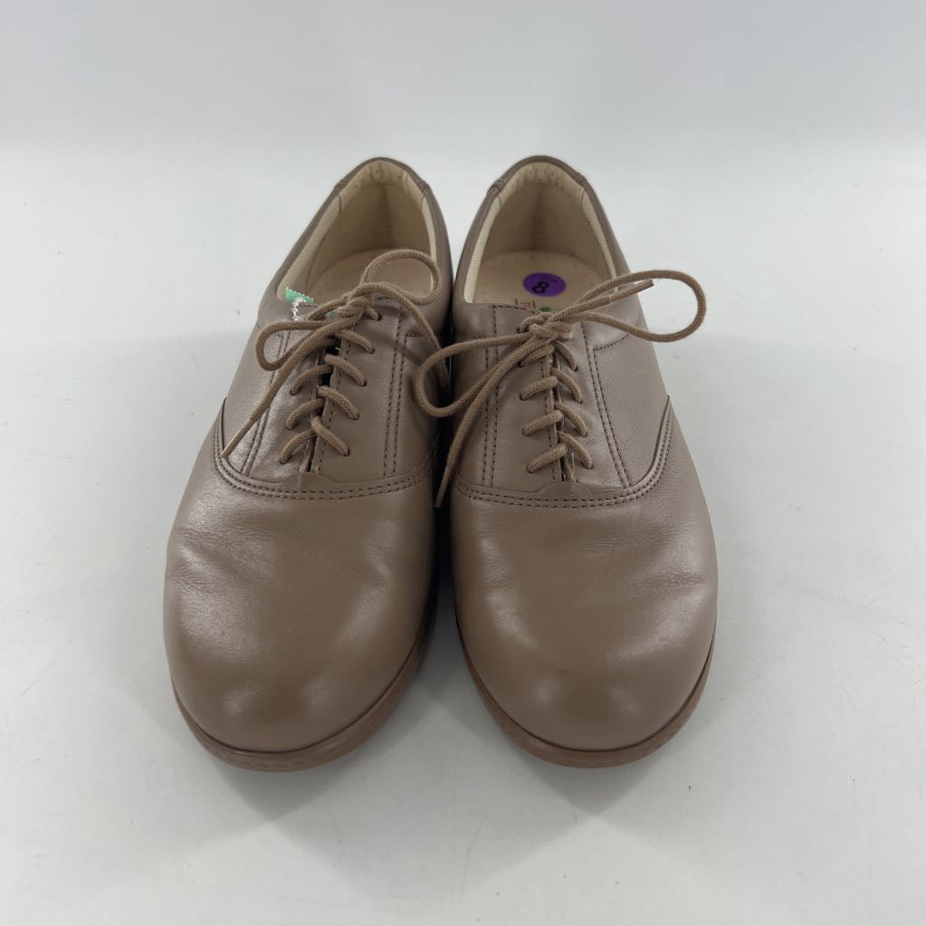 8 lace-up comfort shoe