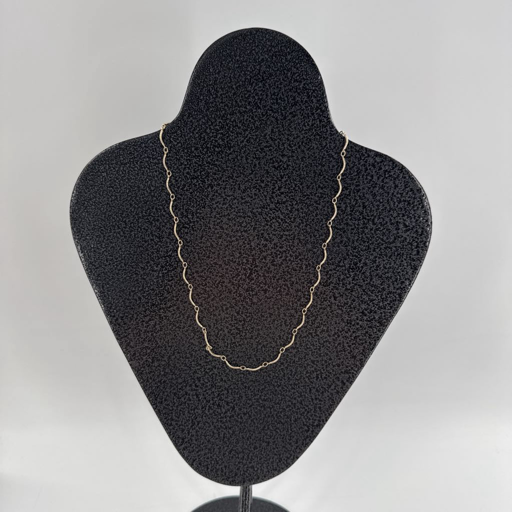 gold tone scalloped necklace