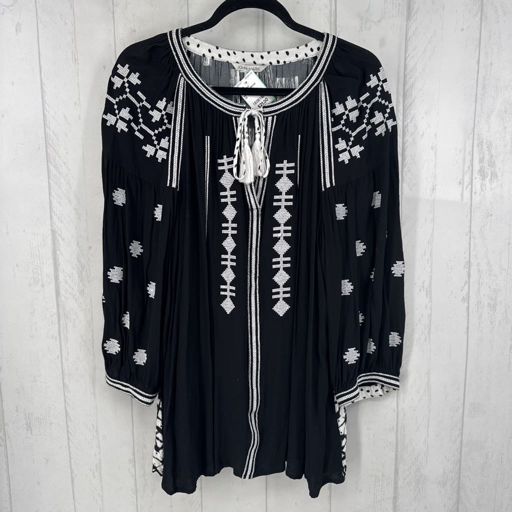 2X embroidered tassel tie 3/4 slv top