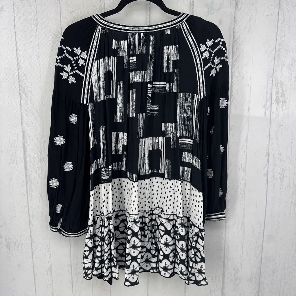 2X embroidered tassel tie 3/4 slv top