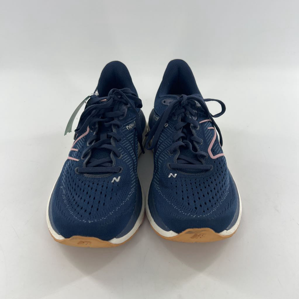 8.5 lace-up sneaker