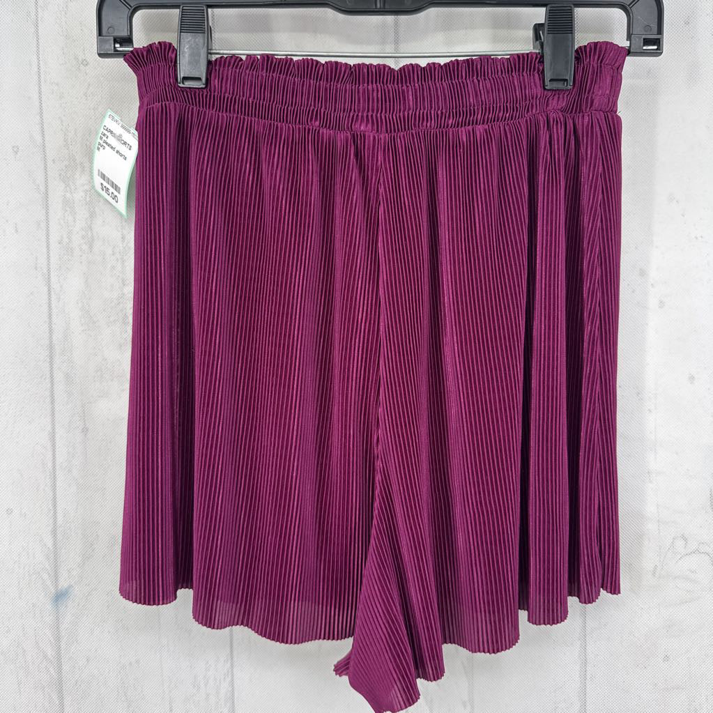 M pleated shorts