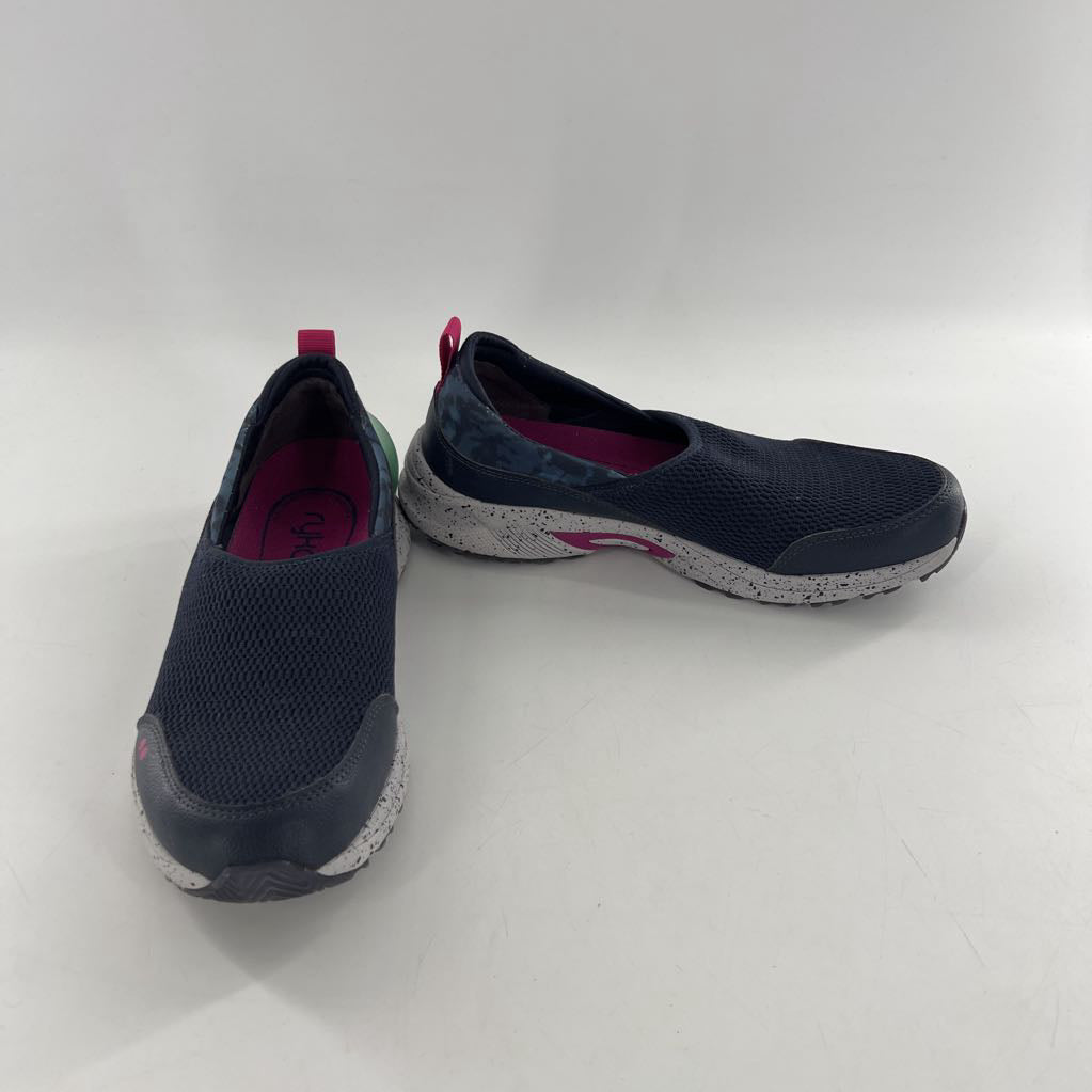 8 knit slip-on sneaker