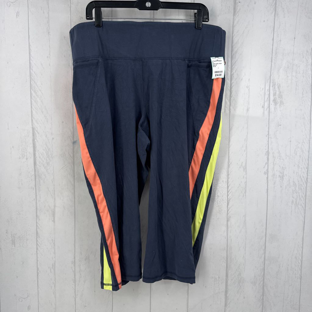 22/24 side stripe capris