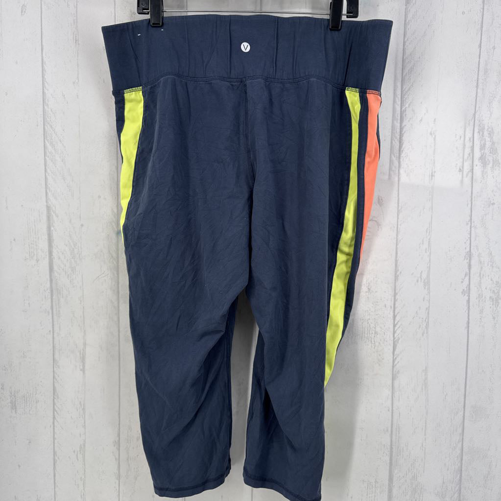 22/24 side stripe capris