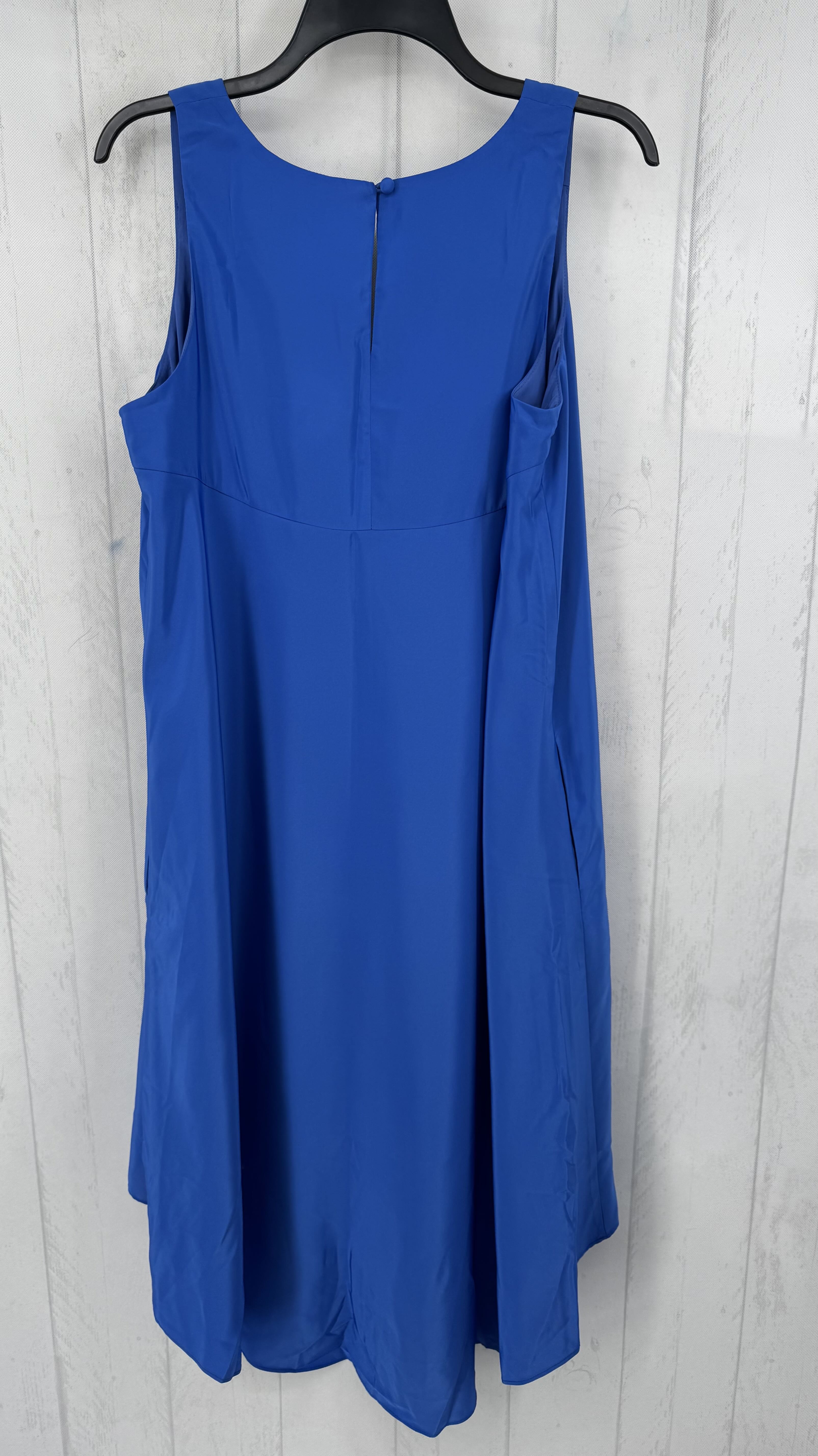 R109 10 v-neck slvls hi-lo dress