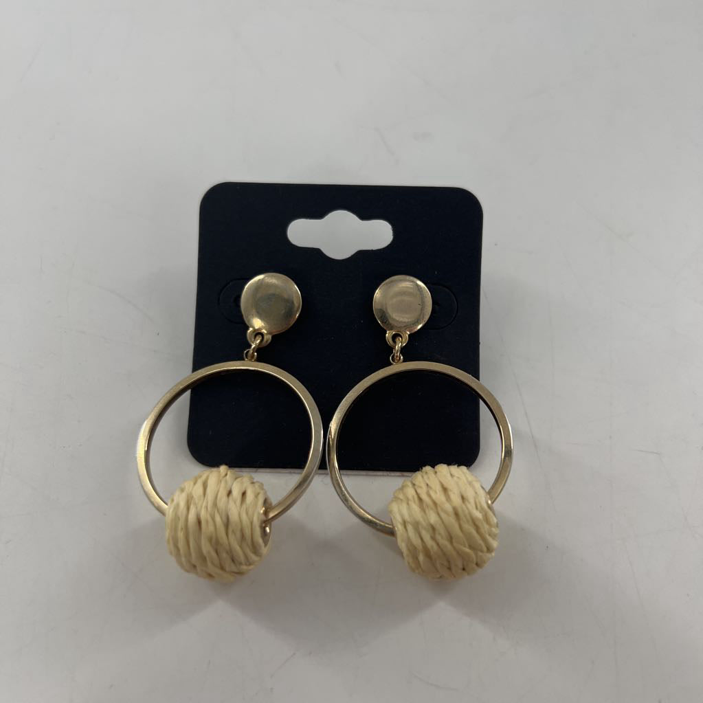 gold tone raffia dangle earrings