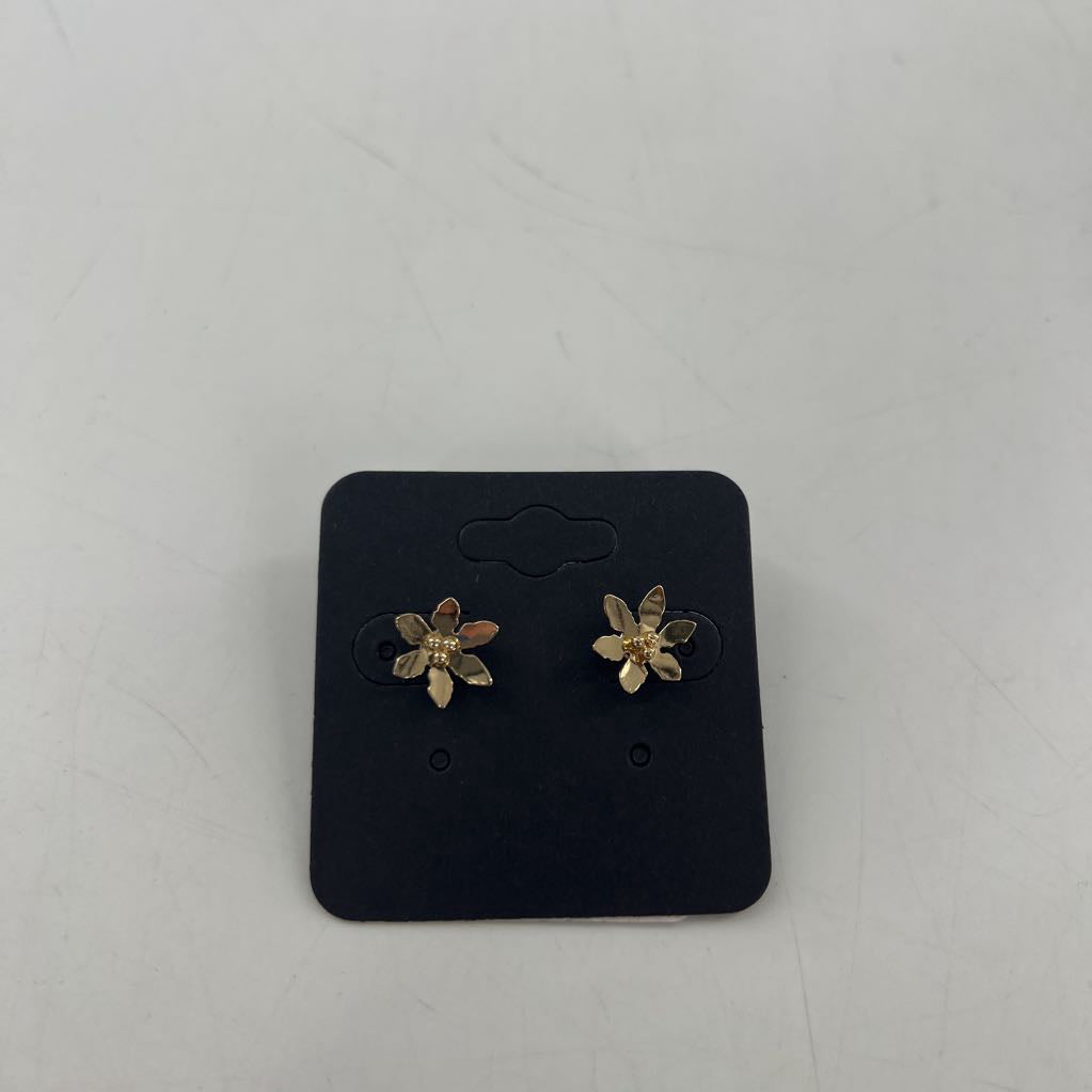 gold flower post earrings
