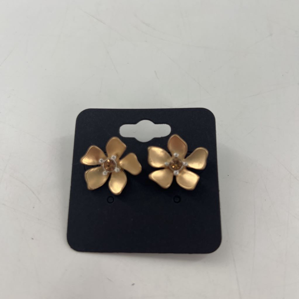 gold flower post earrings