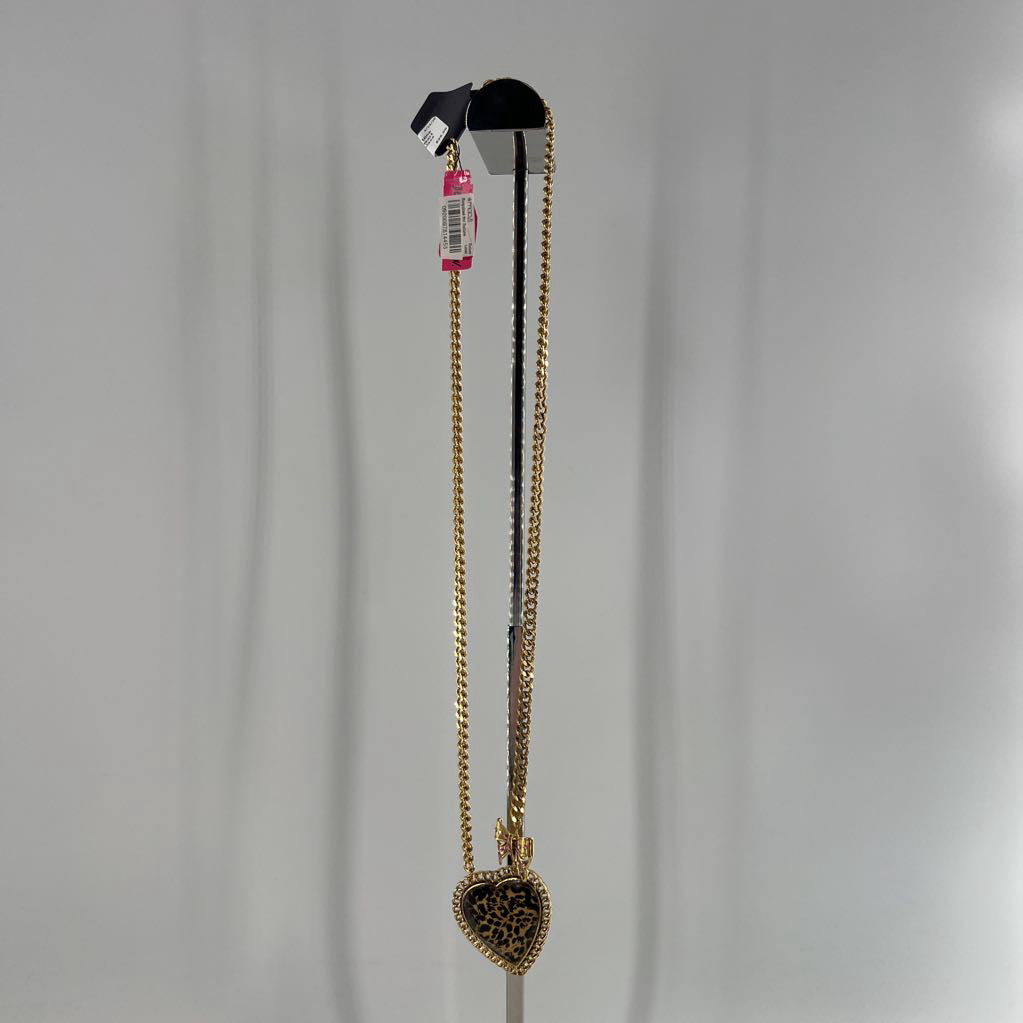 R65 18" gold tone animal print heart pendant necklace
