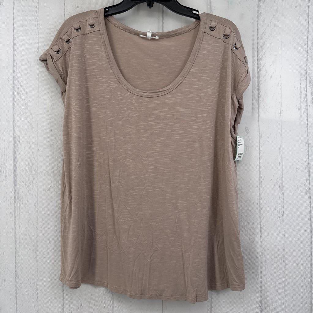 XL scoop neck grommet shoulder s/s top