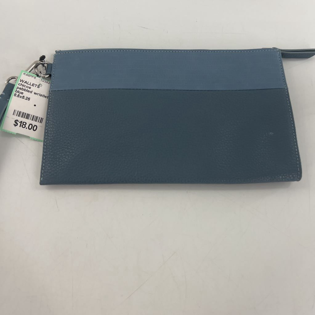 pebbled wristlet