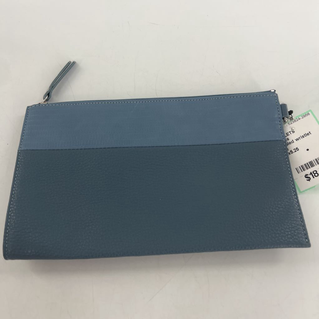 pebbled wristlet