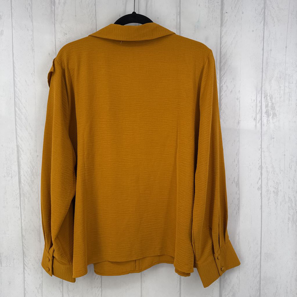 18/20 ruffled v-neck button down l/s top