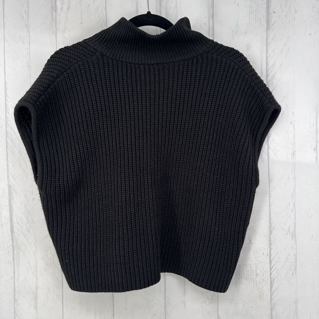 M zip front sweater vest