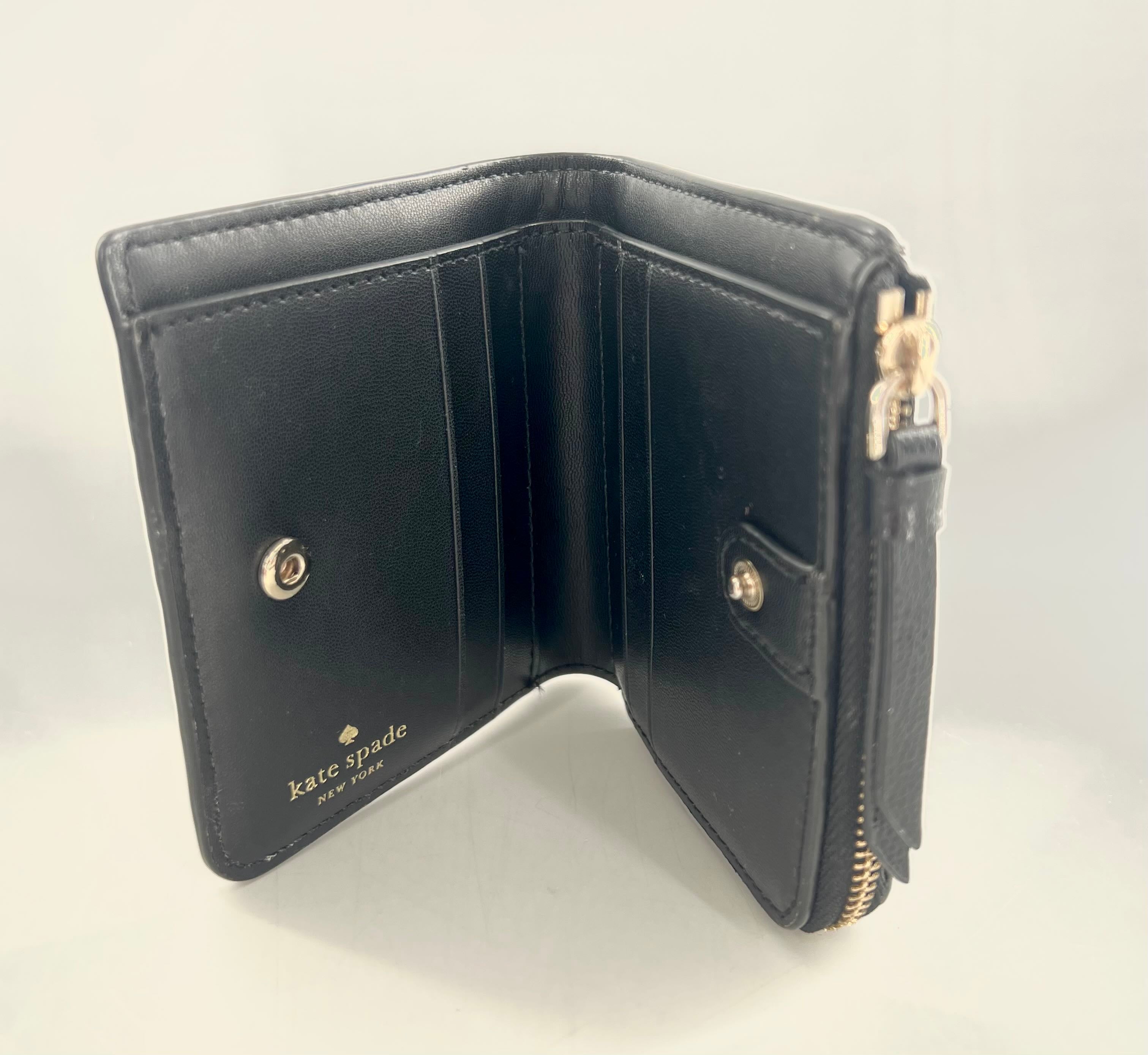 bi-fold zip around wallet