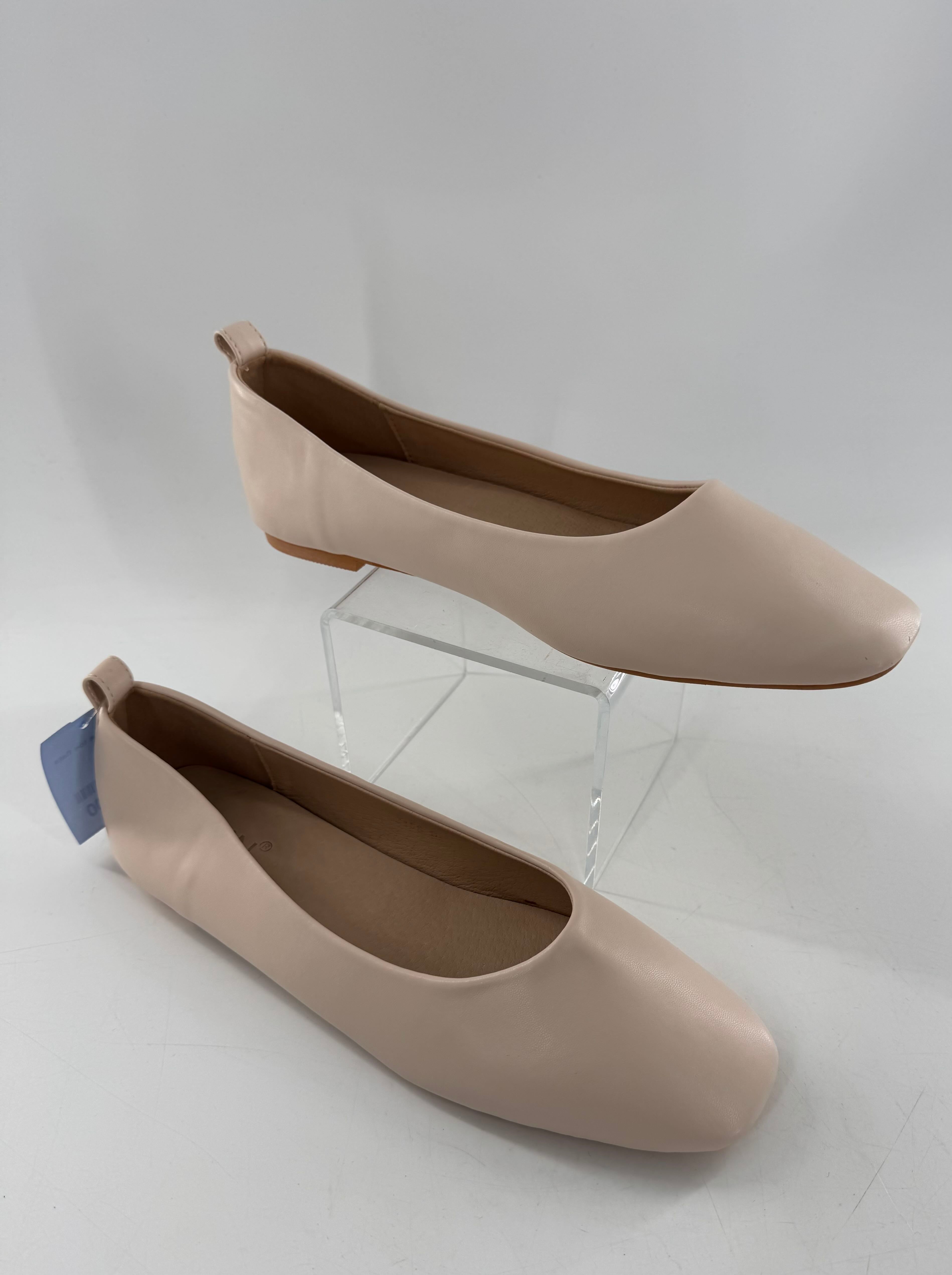10 square toe flats