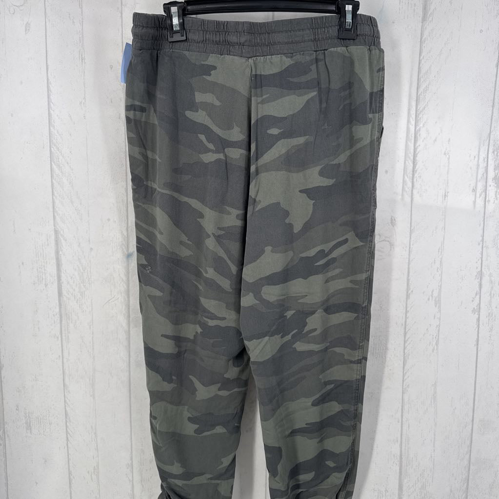 L camo print joggers