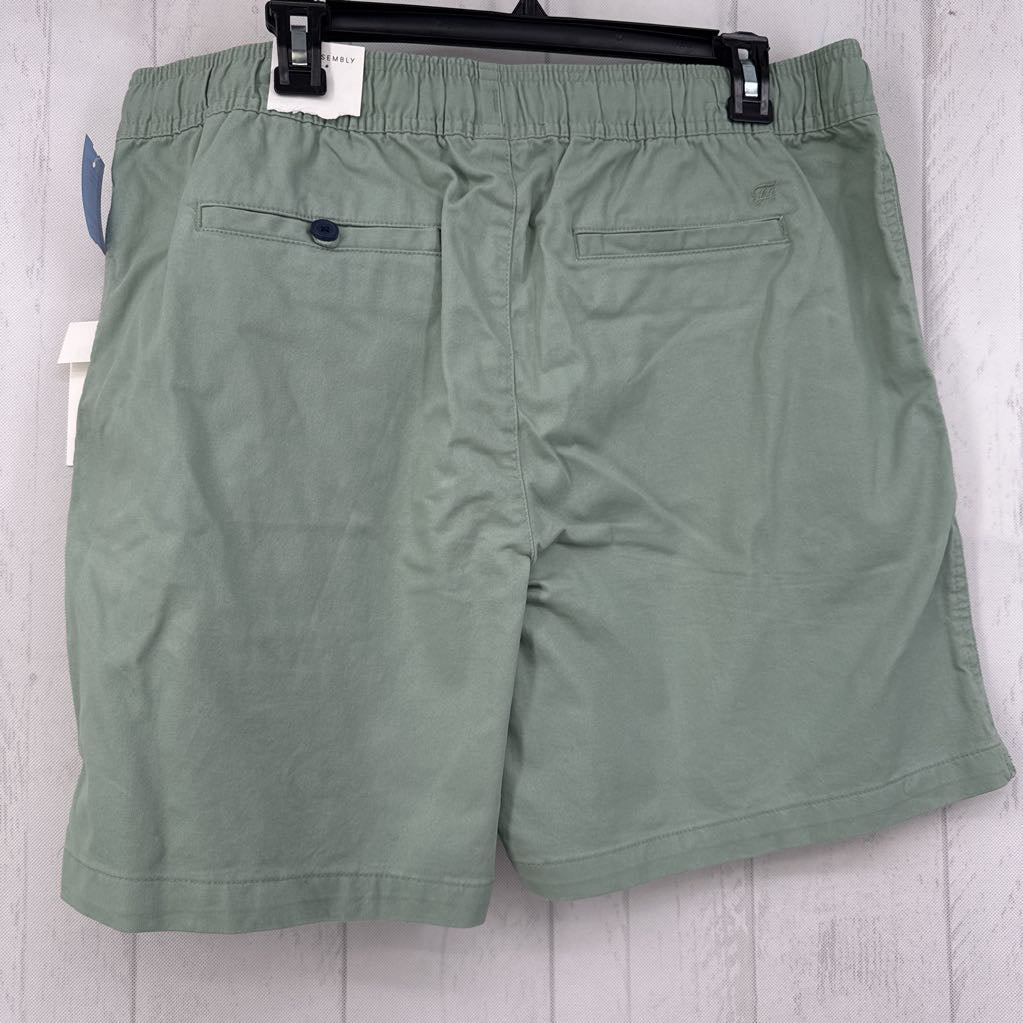 L pull-on twill shorts