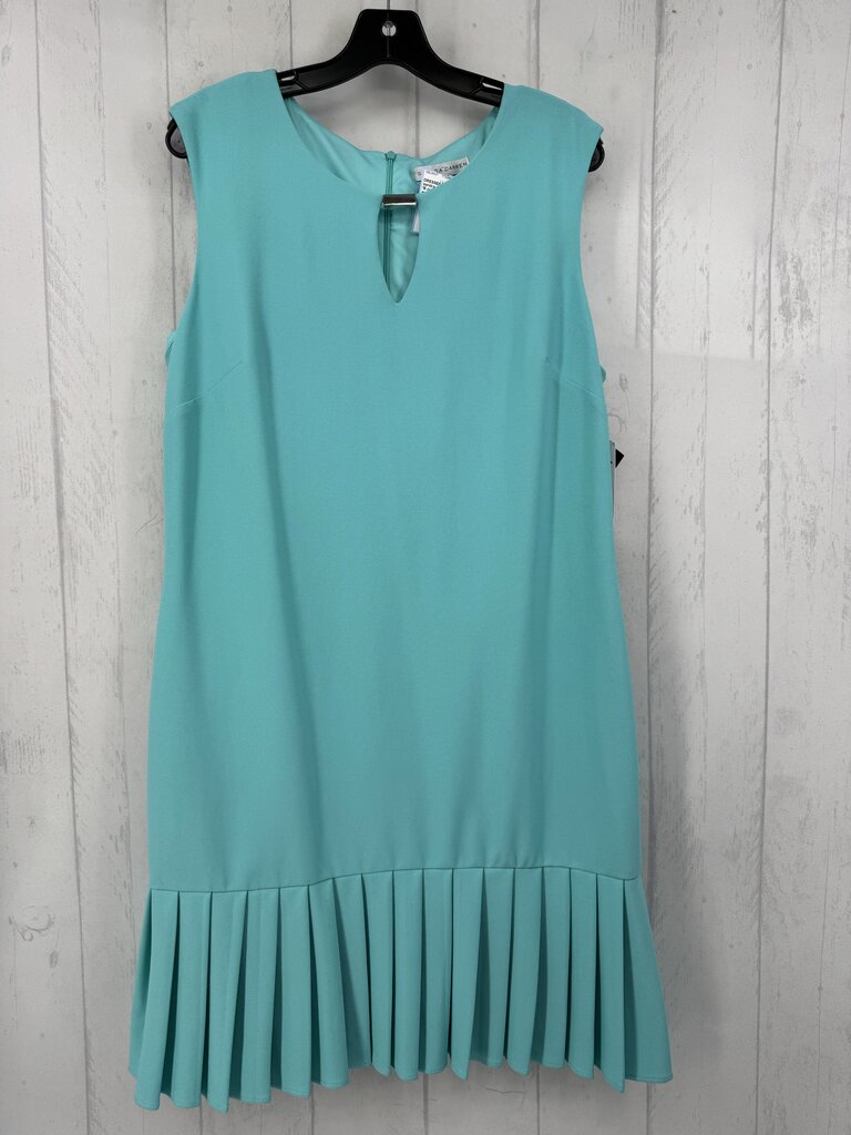 16 notch neck pleated hem slvls dress
