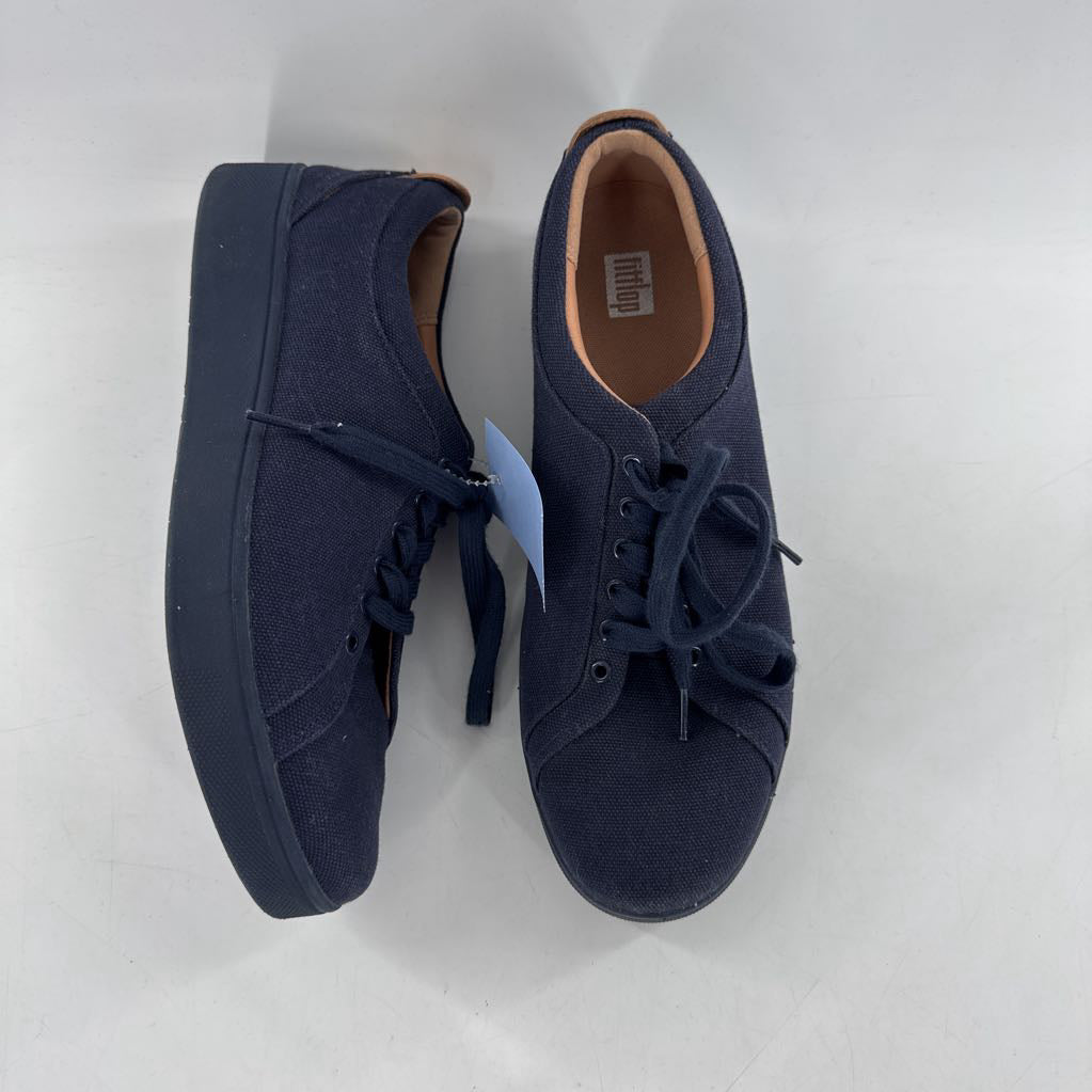 8.5 canvas lace-up sneaker