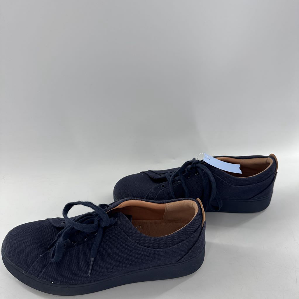 8.5 canvas lace-up sneaker