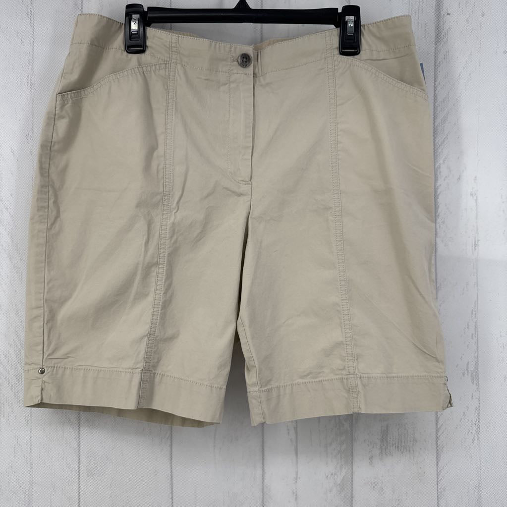 L/XL pull-on khaki shorts