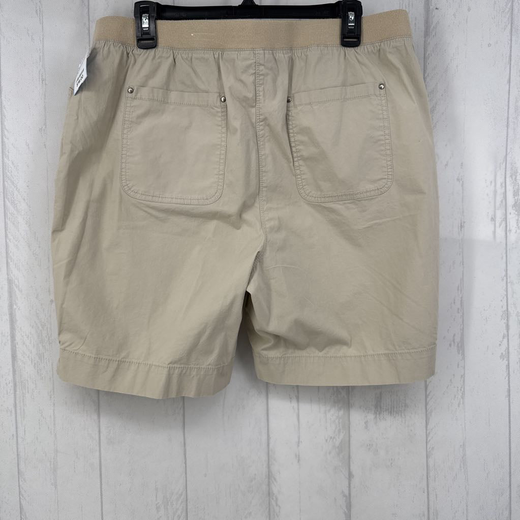 L/XL pull-on khaki shorts