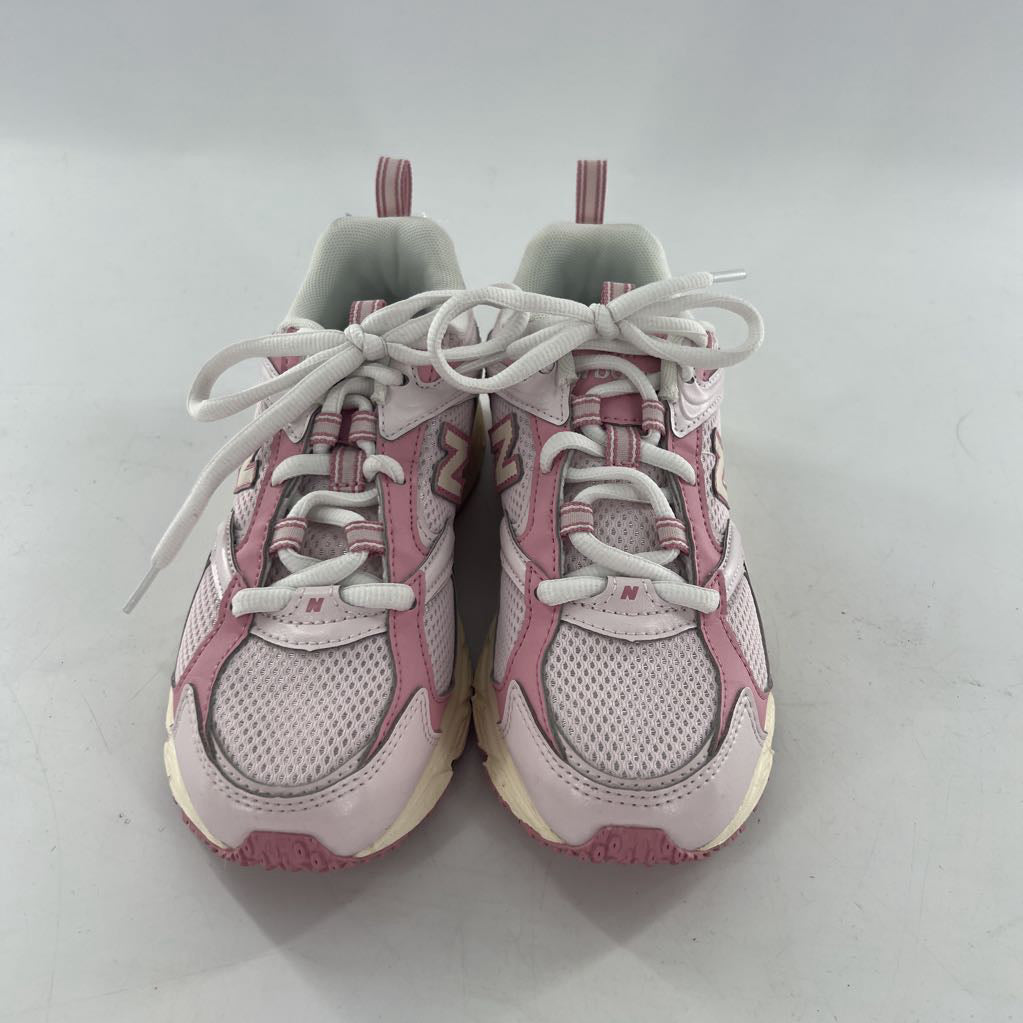 5.5 lace-up sneaker