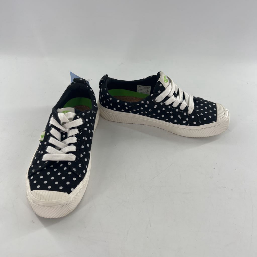 5.5 polka-dot sneaker