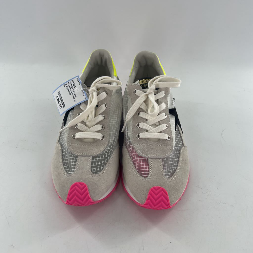 10 lace-up sneaker w/extra laces