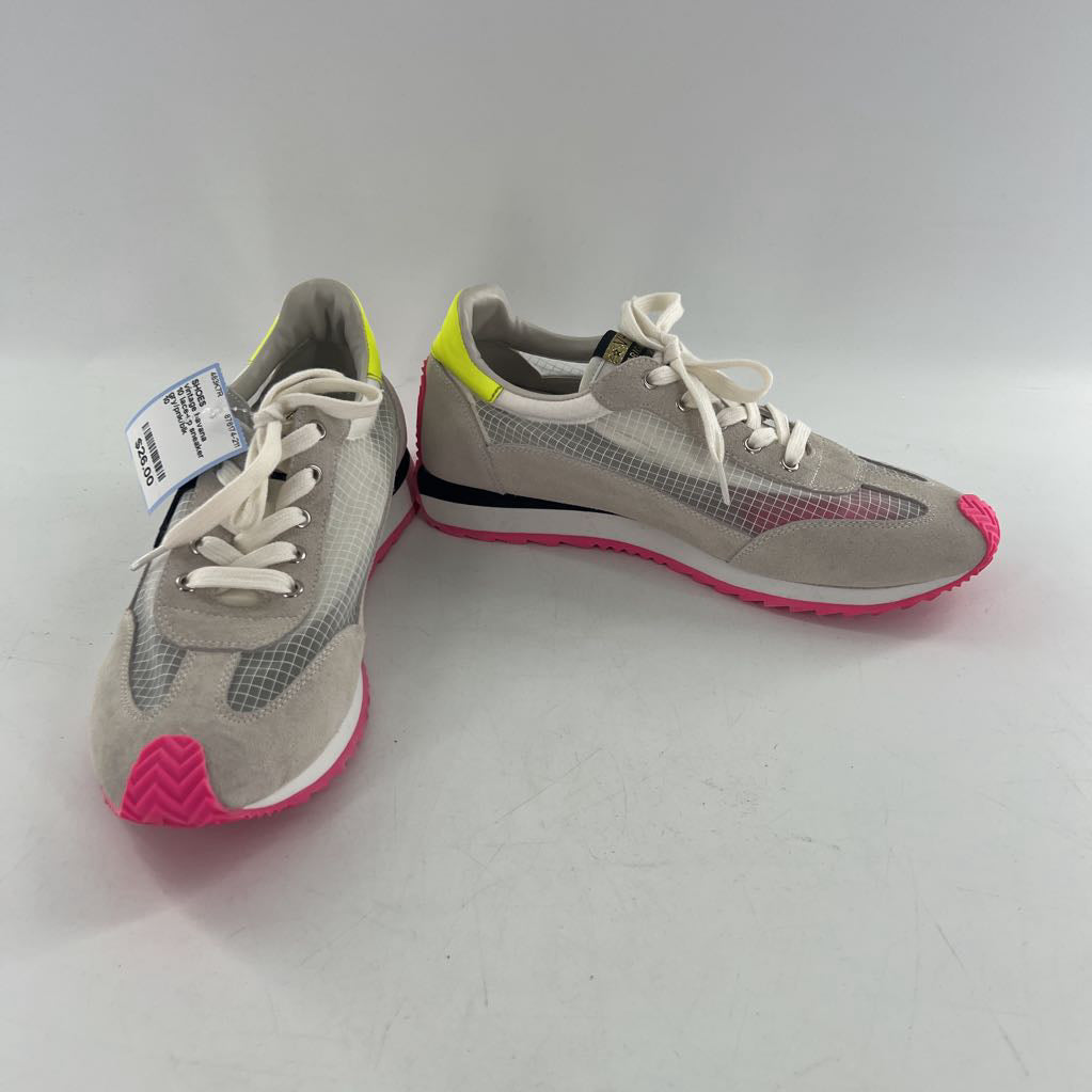 10 lace-up sneaker w/extra laces