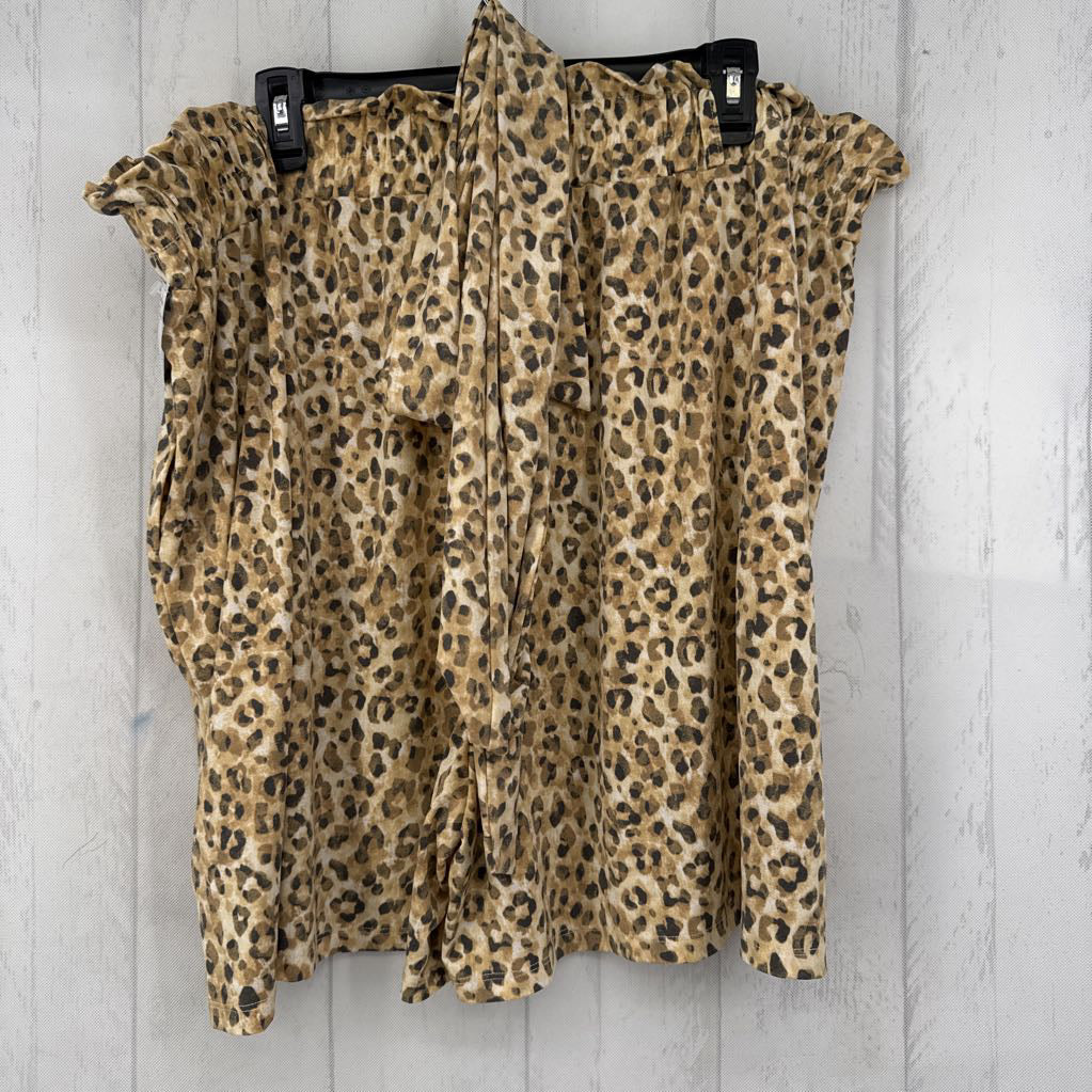 3XL belted animal print shorts