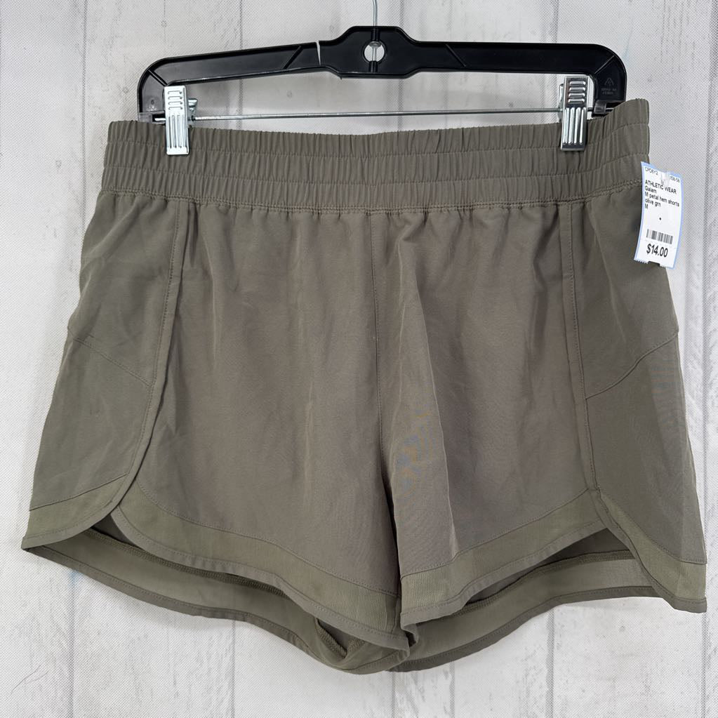 M petal hem shorts