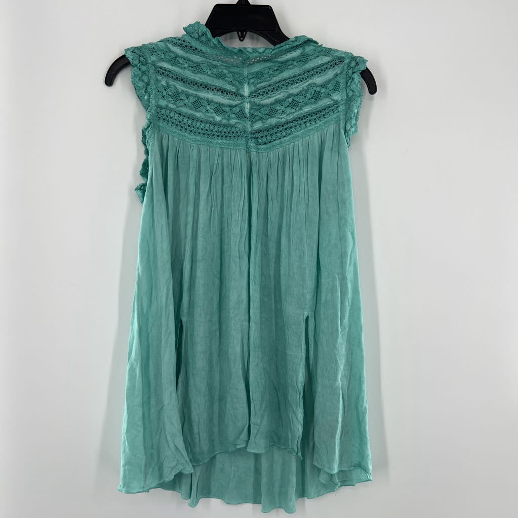 M lace mock neck flowy tank
