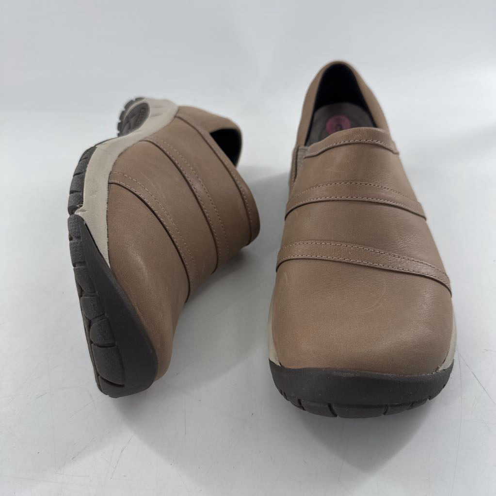 9 leather slip-on clogs