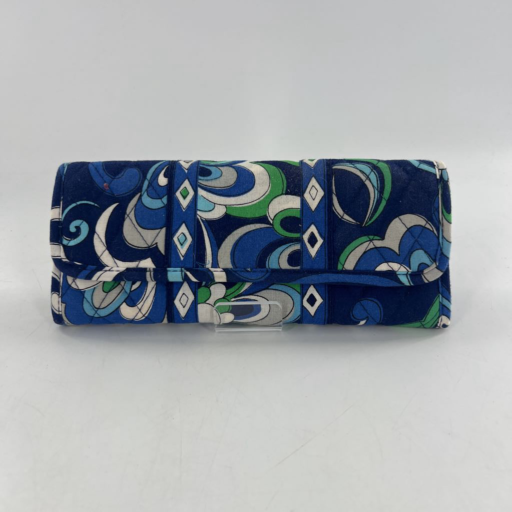 quilted bi-fold wallet