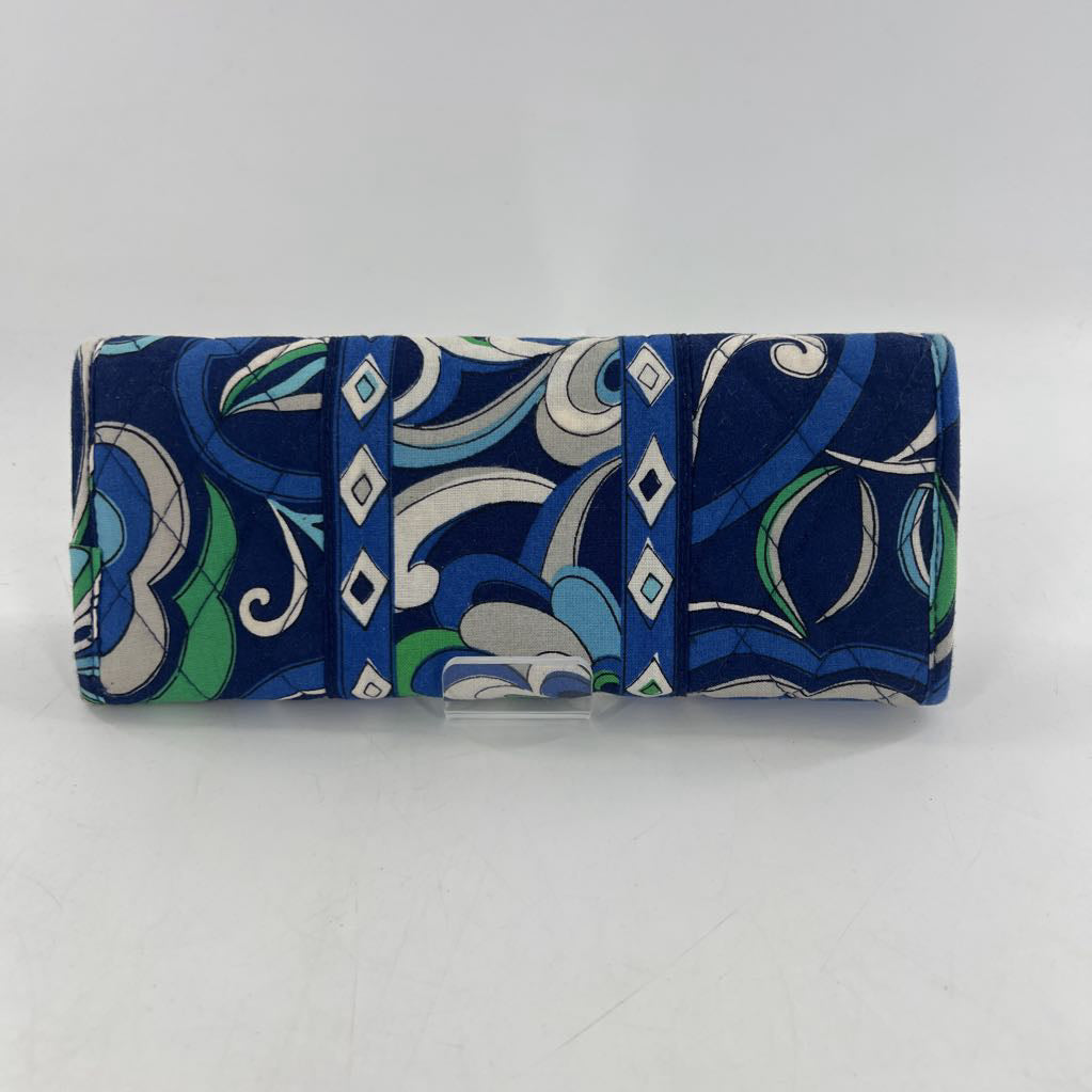 quilted bi-fold wallet