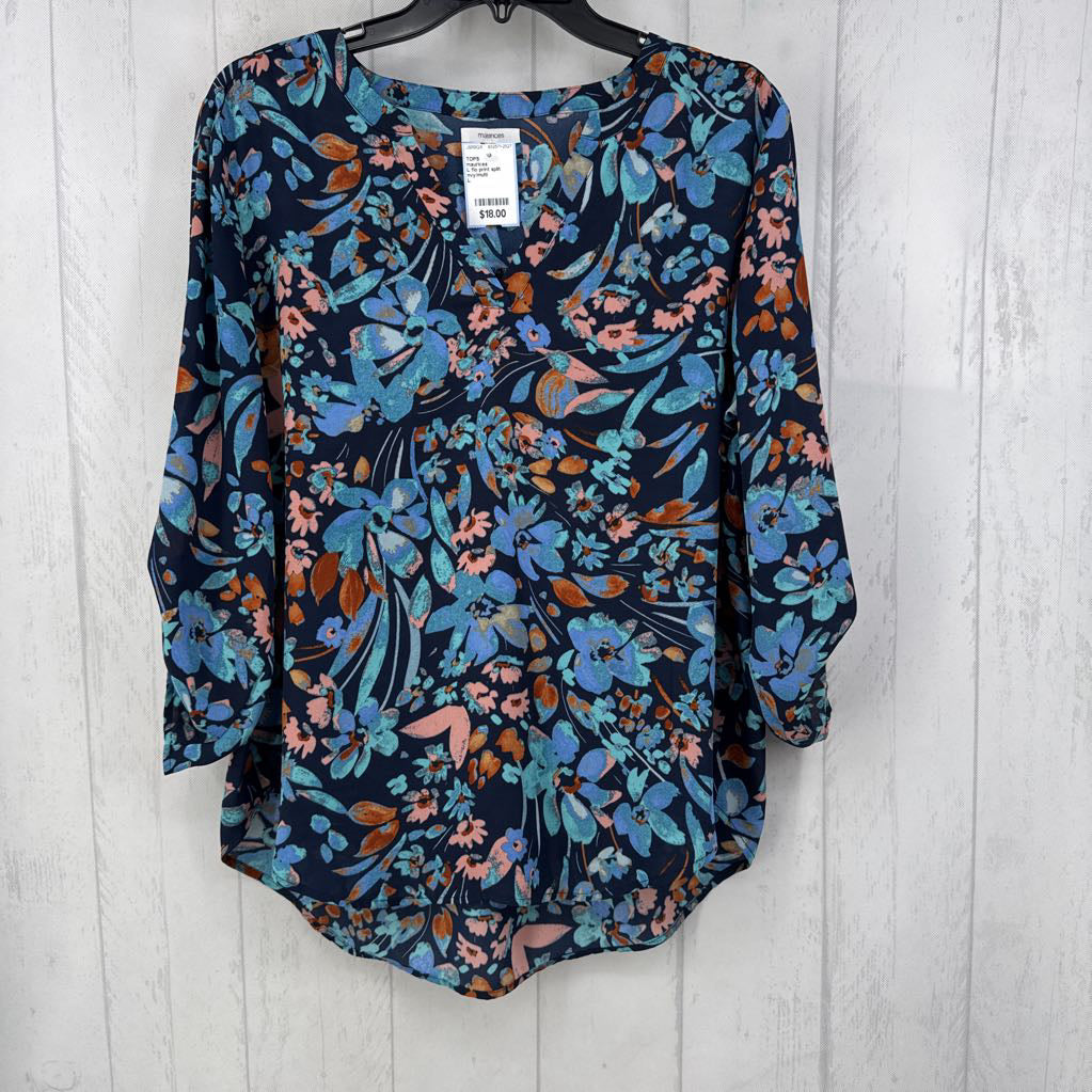 L flo print split neck tab slv top