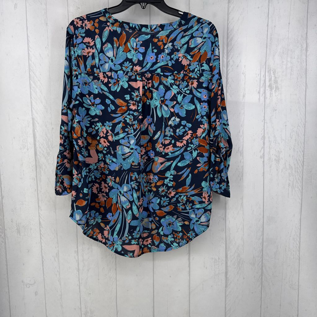 L flo print split neck tab slv top