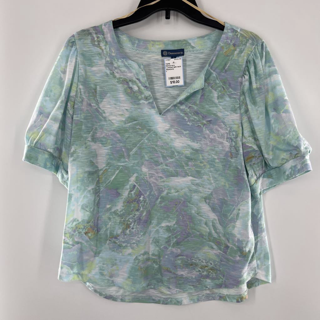 L printed split neck s/s tee